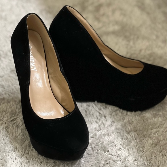 Delicacy Size 7.5 Black Suede Wedges - Picture 4 of 7